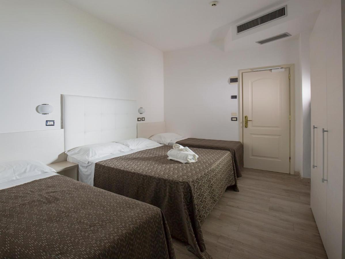 Hotel Elite Каттолика Экстерьер фото