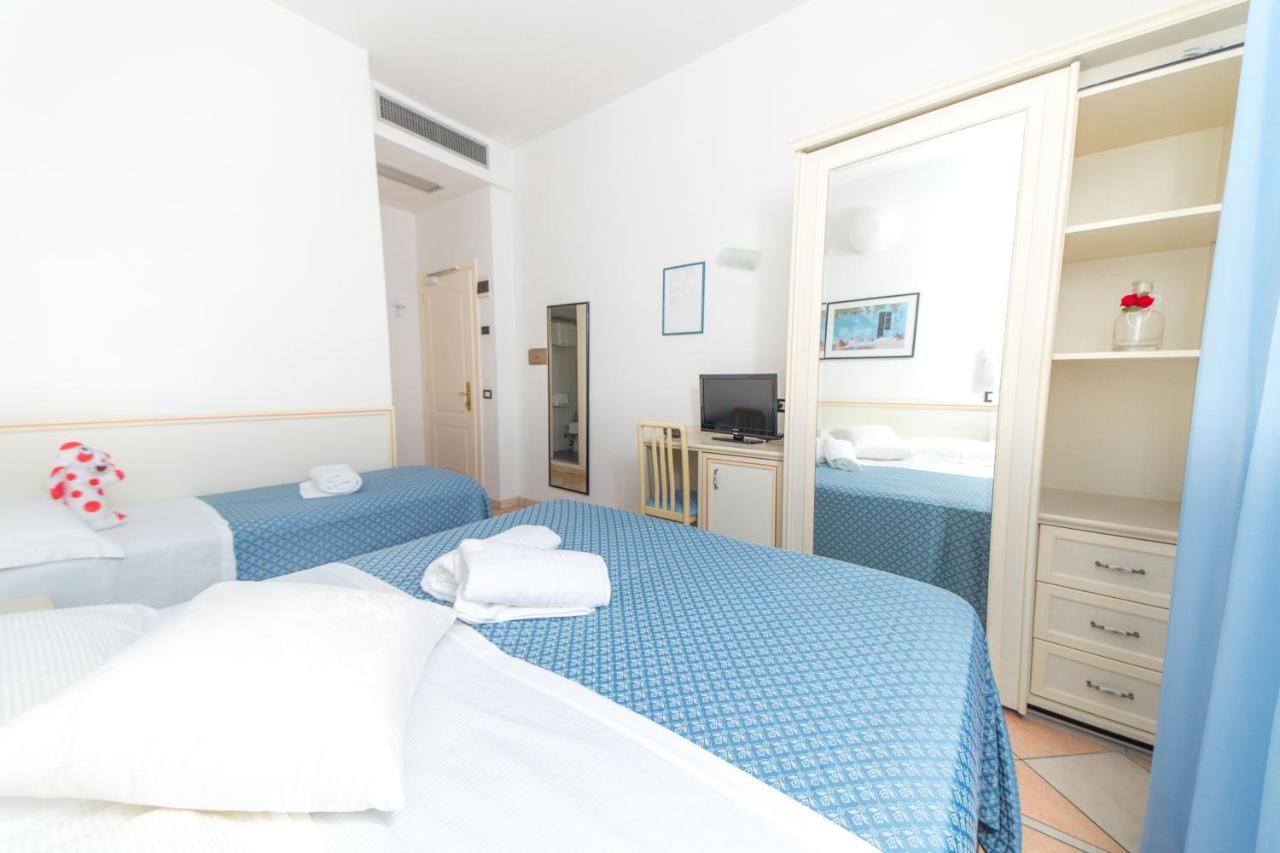 Hotel Elite Каттолика Экстерьер фото
