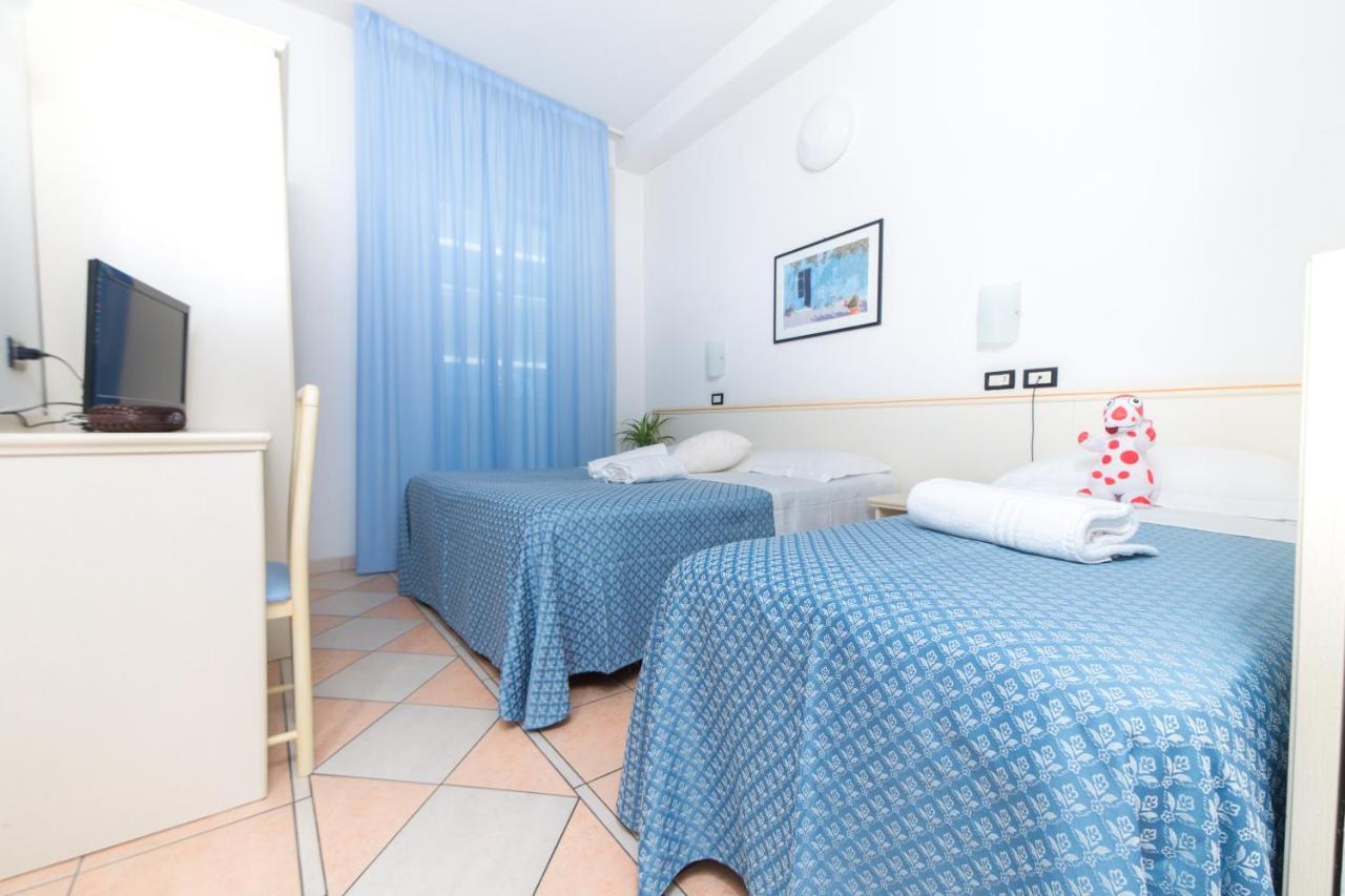 Hotel Elite Каттолика Экстерьер фото